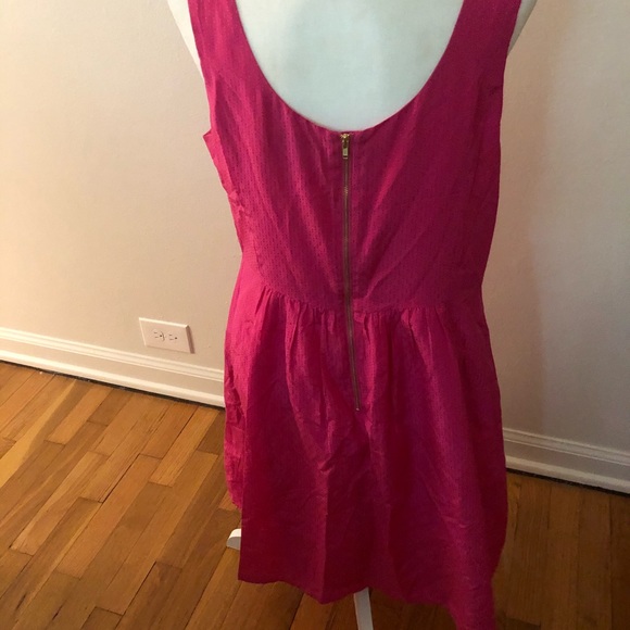 Gorgeous silk Vineyard Vines dress! Like new condition, non smoking home - Picture 2 of 4